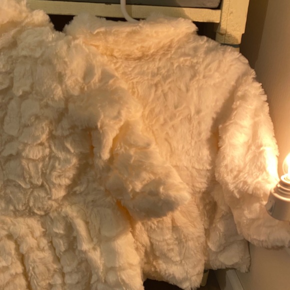 (2) CALVIN KLEIN Plush ivory swing coats - Picture 4 of 7